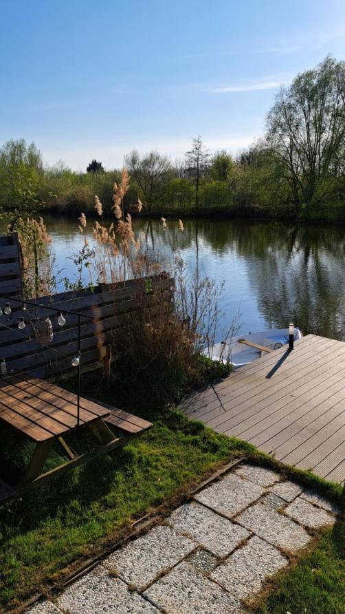 Het Witte Chalet Aan Het Water Van Monumentaal Fort Ooltgensplaat Exterior photo